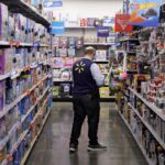 ¿Por qué es necesario proporcionar información de contacto al comprar productos inestable en Walmart?